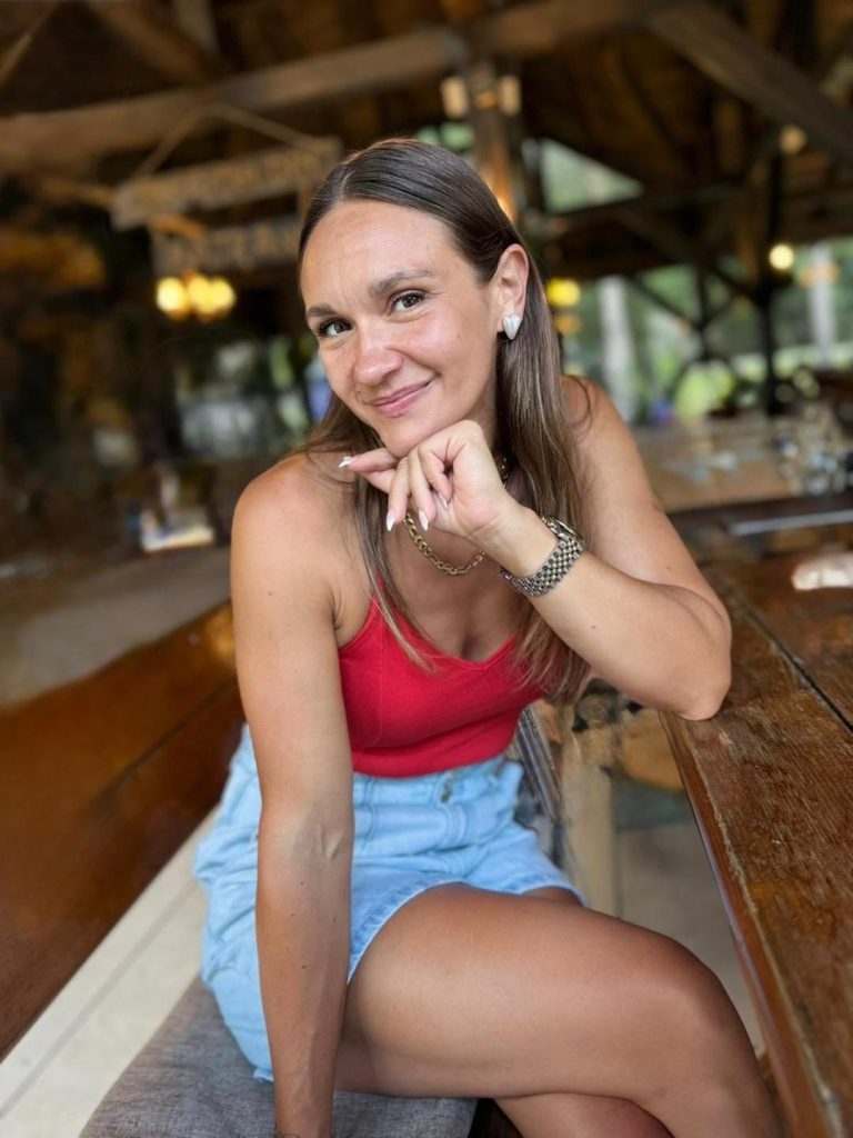 ELIZA-MARIE KLENNER
​ IMPRESSUM